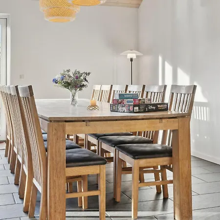 In With 6 Bedrooms, Sauna And Indoor Swimming Pool Vejby