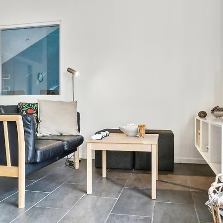 In With 6 Bedrooms, Sauna And Indoor Swimming Pool 度假居