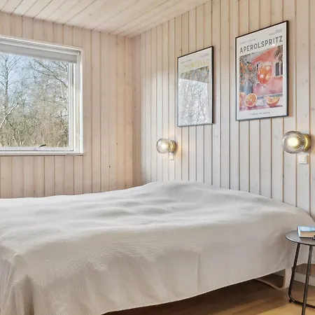 In With 6 Bedrooms, Sauna And Indoor Swimming Pool 度假居