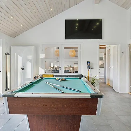 In With 6 Bedrooms, Sauna And Indoor Swimming Pool * Vejby