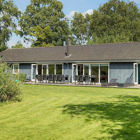 In With 6 Bedrooms, Sauna And Indoor Swimming Pool