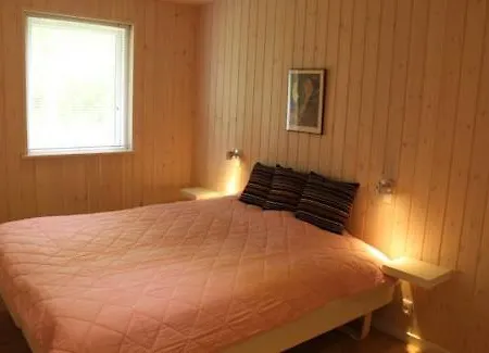 In With 6 Bedrooms, Sauna And Indoor Swimming Pool *